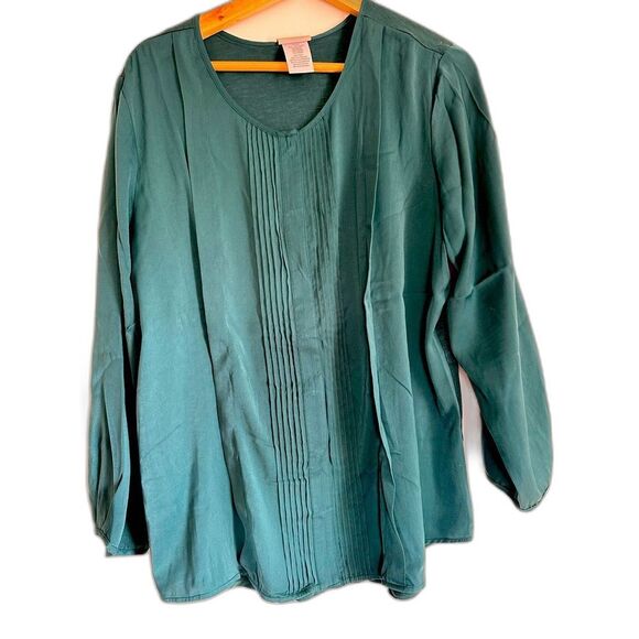 dolan Tops - Green button-down collar-less shirt in L by Dolan